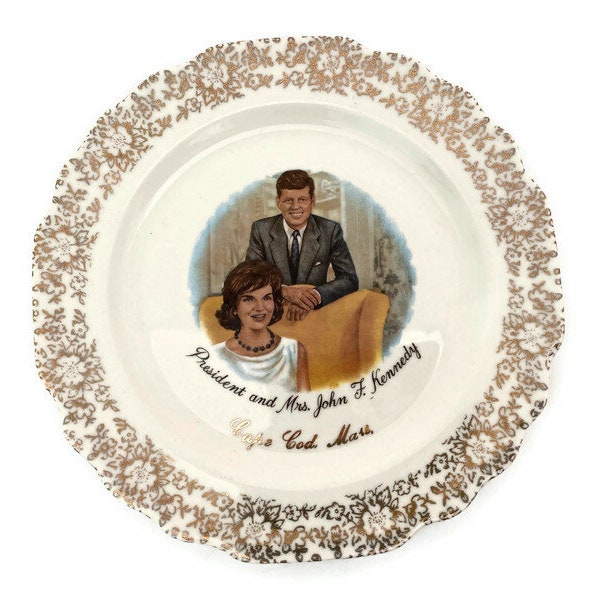 Midcentury President and Mrs. John F. Kennedy Cape Cod Massachusetts Souvenir Collectible Plate