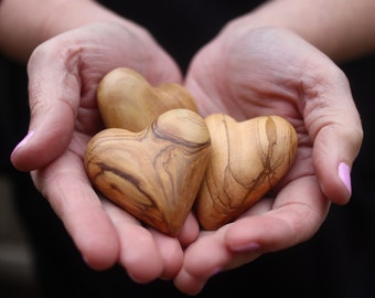 Cœurs de Terre Sainte — Lot de trois cœurs en bois d'olivier