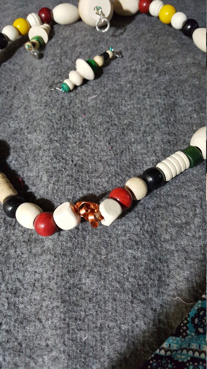 necklace and earrings set made of wood set