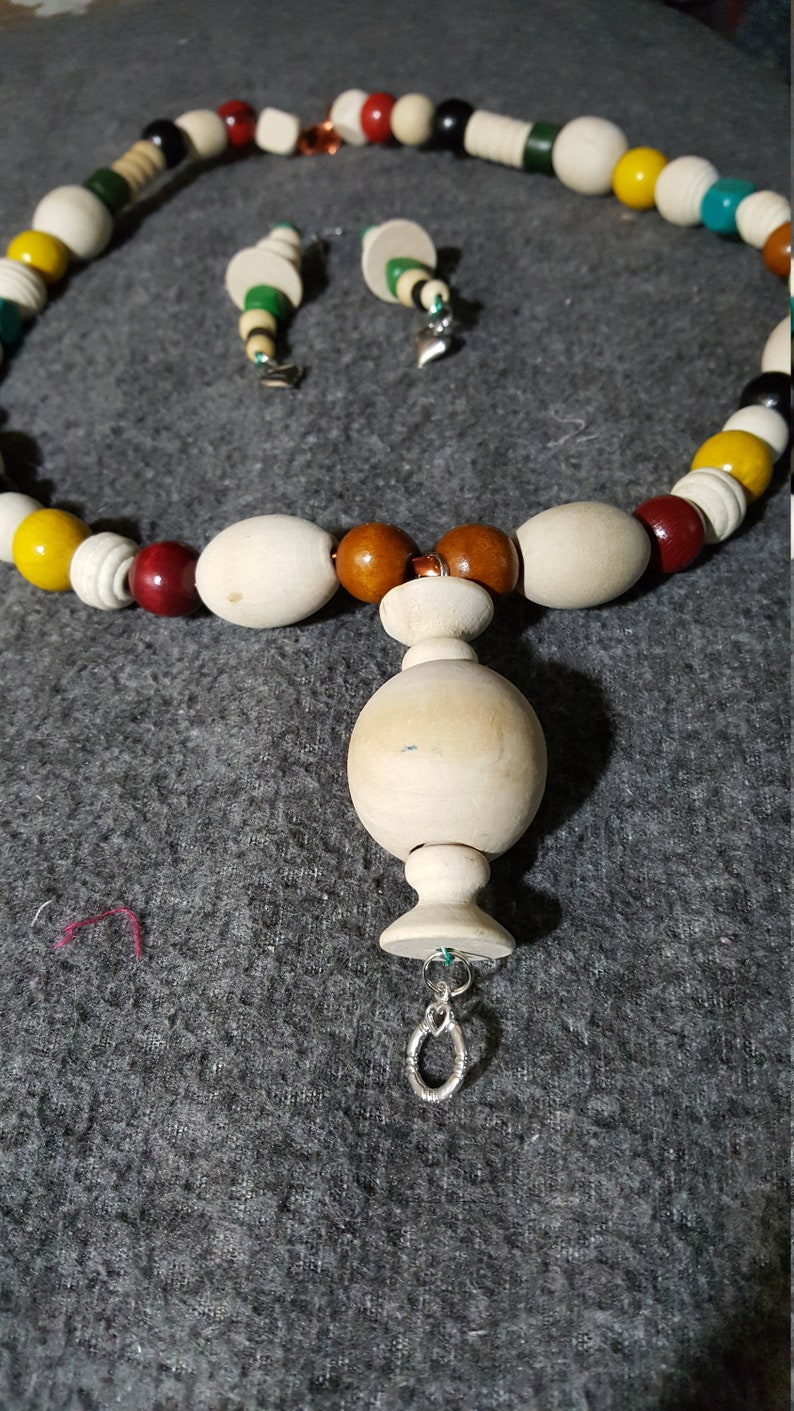 necklace and earrings set made of wood set