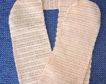 Scarf hand knitted