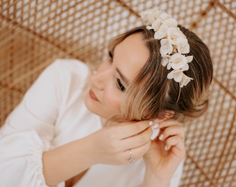 Porcelain Floral Bridal Headband, Handmade Clay & Pearl Crown, Boho Flower Bride Headband, White Floral Bride Headpiece, Wedding Hairpiece