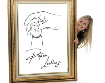 May include: A black and white line drawing of two hands holding each other. The drawing is framed in a gold frame. The text "Papas Liebling" is written below the drawing.