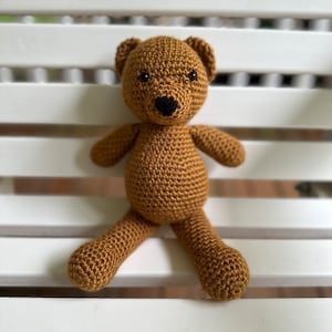 Teddy Bear Crochet Pattern // Stuffed Bear // Amigurumi // Barnaby the Bear