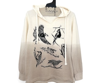 Sudadera con capucha y muesca en V para mujer, talla mediana, caqui, crema, rizo degradado, con serigrafía de pájaros del patio trasero