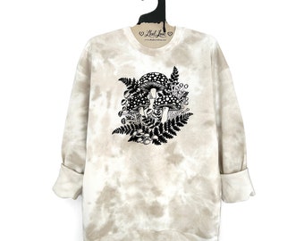 Unisex Medium Oyster Tie Dye Fleece Crew Sweatshirt with Mushroom Fern Hand Screen Print