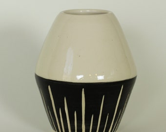 Black & white bud vase