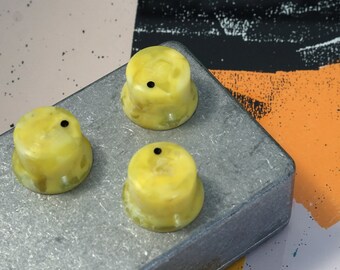 Pretty Yellow Knob. Knob for effect pedals, synths, guitar, amps, mixers, modules. Handmade creation from recycled plastic.