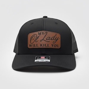 Min gamla dam kommer att döda dig hatt - brunt lädermärke graverat