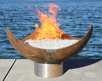 The King Isosceles 37 inch Sculptural Firebowl