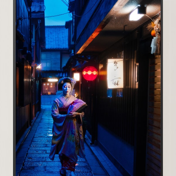 Geisha Evening Shift Japanese Wall Art - Maiko Photography - Kyoto Posters - Geisha Photography - traditional Japan Posters