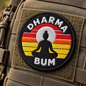 Dharma Bum tactische patch, geborduurde badge met klittenbandsluiting, gelimiteerde oplage, humoristische badge voor boeddhistische meditatie, zen-uitrusting