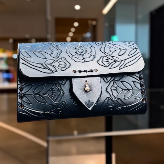 Portefeuille en cuir fait main – Porte-cartes, monnaie et billets – Repoussage artisanal – Fermeture bouton pression – Unisexe
