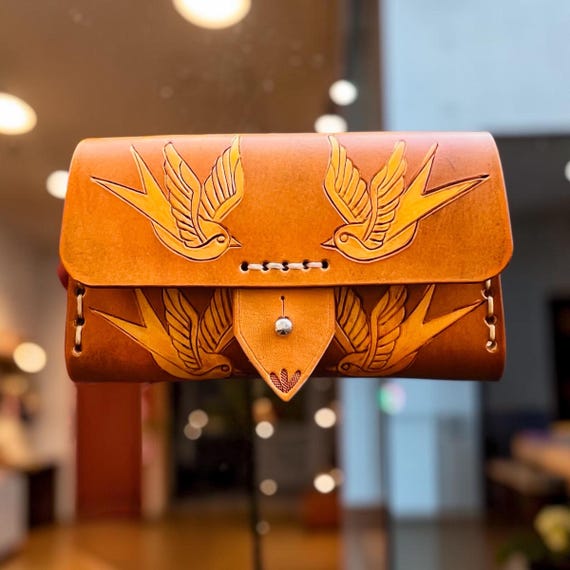 Portefeuille en cuir fait main – Porte-cartes, monnaie et billets – Repoussage artisanal – Fermeture bouton pression – Unisexe