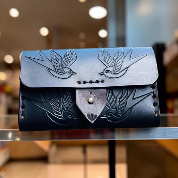 Portefeuille en cuir fait main – Porte-cartes, monnaie et billets – Repoussage artisanal – Fermeture bouton pression – Unisexe