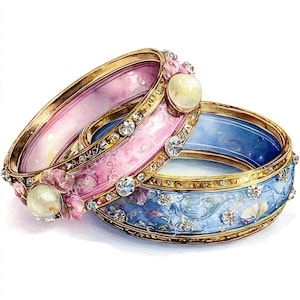 Puede incluir: Dos brazaletes ornamentados. Uno es rosa con detalles florales y de gemas, el otro es azul con un diseño floral. Ambos tienen bordes dorados y están adornados con gemas transparentes y piedras grandes con forma de perla. Los brazaletes están apilados.