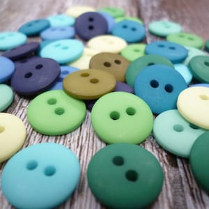 Smartie Button pack : 50 buttons GREENS/BLUES colour MIX