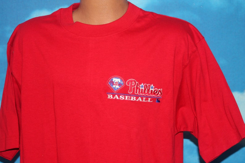 Philadelphia Phillies DEADSTOCK Majestic Embroidered Left Chest Red Tshirt Vintage 1990s image 1