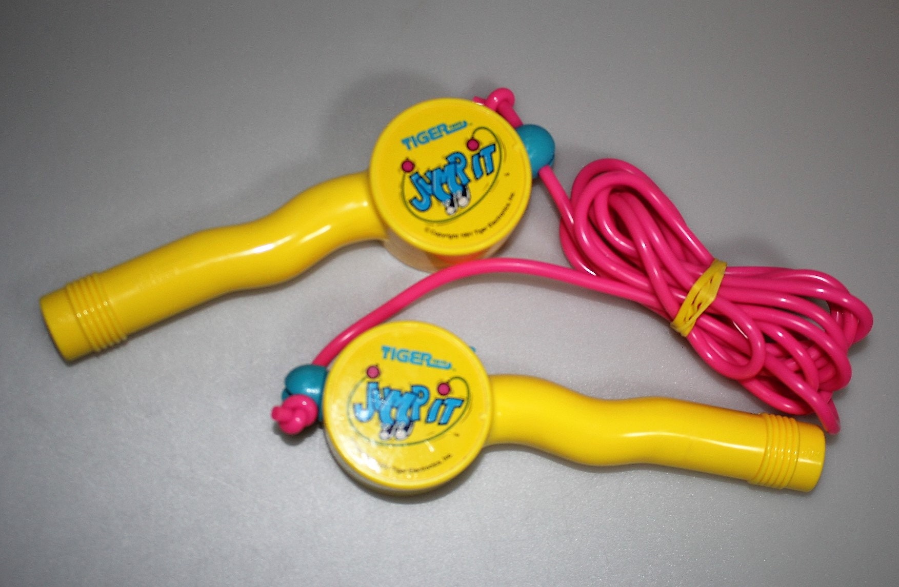 Vintage 1988 ORIGINAL Tiger Toys Skip It Jumping Ankle Swing Rope