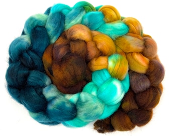 Royston MG - 4 oz hand dyed wool combed top, roving, spinning fiber, handspinning, mirrored gradient