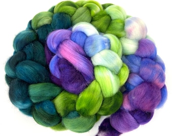 Grapevine MG - 4 oz hand painted wool combed top, roving, spinning fiber, handspinning, felting, mirrored gradient