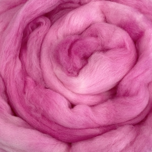 Carnation Pink - 60 g/qm handgefärbter Kammzug aus Schurwolle, Polwarth, BFL, Targhee oder Merino, zum Filzen, Spinnen, Weben