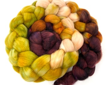 Wayfarer MG - 4 oz hand dyed wool combed top, mirrored gradient, roving, spinning fiber, handspinning, felting, mirrored gradient