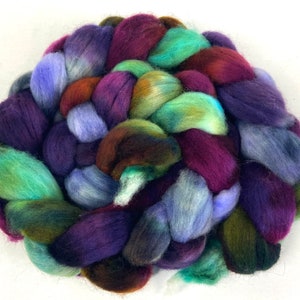 Arabesque SC - 4 oz hand painted wool combed top, roving, spinning fiber, handspinning, shorter, repeating colors