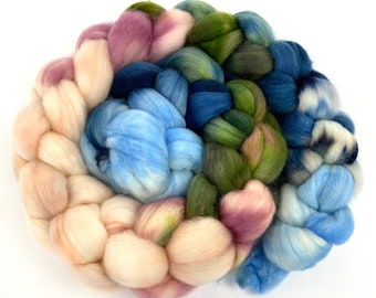 Humble Pie MG - 4 oz hand dyed wool combed top, roving, spinning fiber, handspinning, felting, mirrored gradient