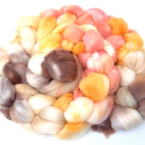 Seashells - 4 oz hand painted wool combed top, roving, spinning fiber, handspinning, mirrored gradient