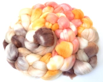 Seashells - 4 oz hand painted wool combed top, roving, spinning fiber, handspinning, mirrored gradient