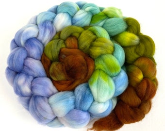 Gaia MG - 4 oz hand dyed wool combed top, mirrored gradient, roving, spinning fiber, handspinning, felting