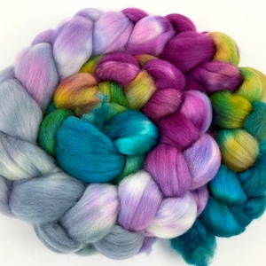 Melody MG - 4 oz hand painted wool combed top, roving, spinning fiber, handspinning, felting, mirrored gradient