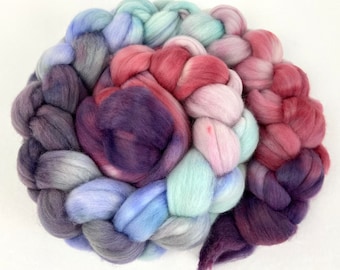 Sleeping Beauty - 4 oz Falkland wool combed top, mirrored gradient, roving, spinning fiber, handspinning, felting, mirrored gradient