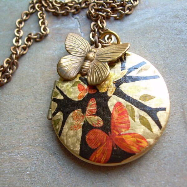 up and away . vintage brass photo locket . vintage brass chain necklace