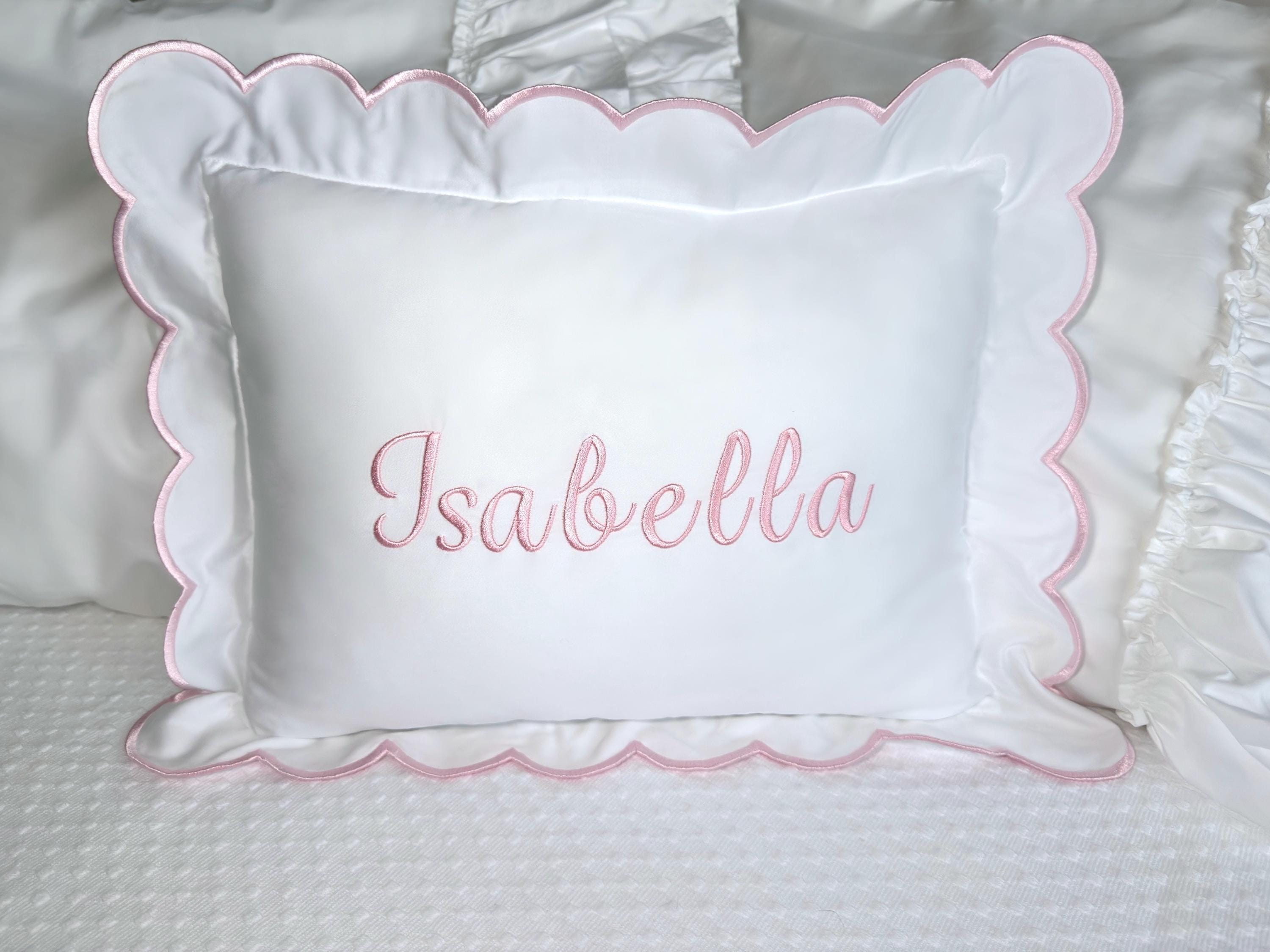 Cuscino lombare per neonati ricamato in corsivo, cuscino per neonati personalizzato, federa per cuscino a forma di conchiglia, decorazioni personalizzate per neonati, cuscino per cameretta con monogramma