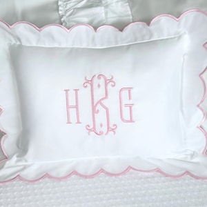 Cuscino per neonati con monogramma iniziale ricamato personalizzato, federa per cuscino a forma di conchiglia, decorazioni personalizzate per neonati, cuscino per cameretta con monogramma, regalo per neonati