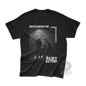 T-shirt exclusif Suicide Boys - Produits dérivés unisexes de musique rap - Cadeau de vêtements hip hop - Poster Scrim - T-shirt Ruby Da Cherry