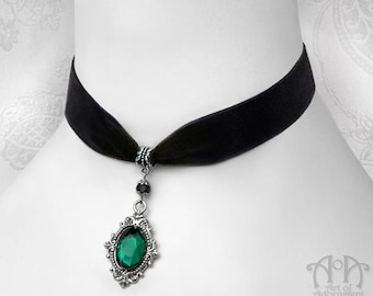 Green Crystal BLACK VELVET CHOKER Ribbon Necklace Silver Glass Stone Pendant Victorian Gothic