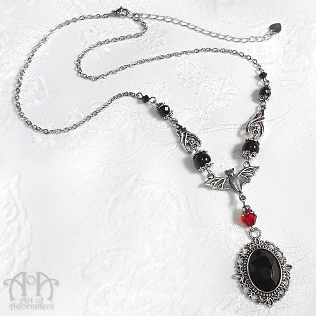 Gothic HANGING BAT NECKLACE Black Crystal Pendant Halloween Vampire ...