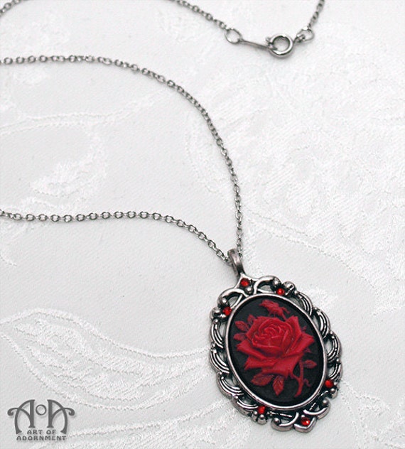 Gothic Vampire Necklace Vintage Stardust Crystal Martinique