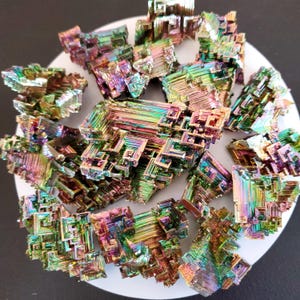 Bismuth Crystal Wholesale Lot - 1 kg total weight - 15 to 25 pcs - A/B Quality - USA Made - Includes FREE Bismuth Ingot chunk