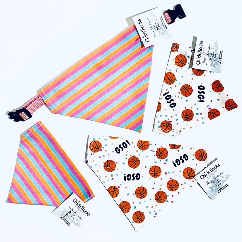 Puede incluir: Bandanas para perros en dos dise&ntilde;os. Uno presenta rayas naranjas, rosas y azules. El otro tiene balones de baloncesto y confeti sobre fondo blanco. Cada bandana tiene una etiqueta que dice "Chick Rocks".