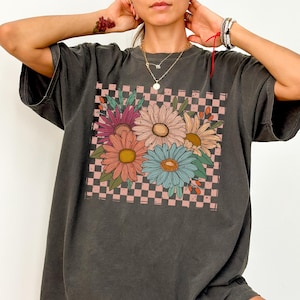 Comfort Colors® Vintage Floral Shirt, Retro Checkered Flowers Shirt, Womens Graphic Tee, Boho Wildflowers Cottagecore Shirt, Gift For Women