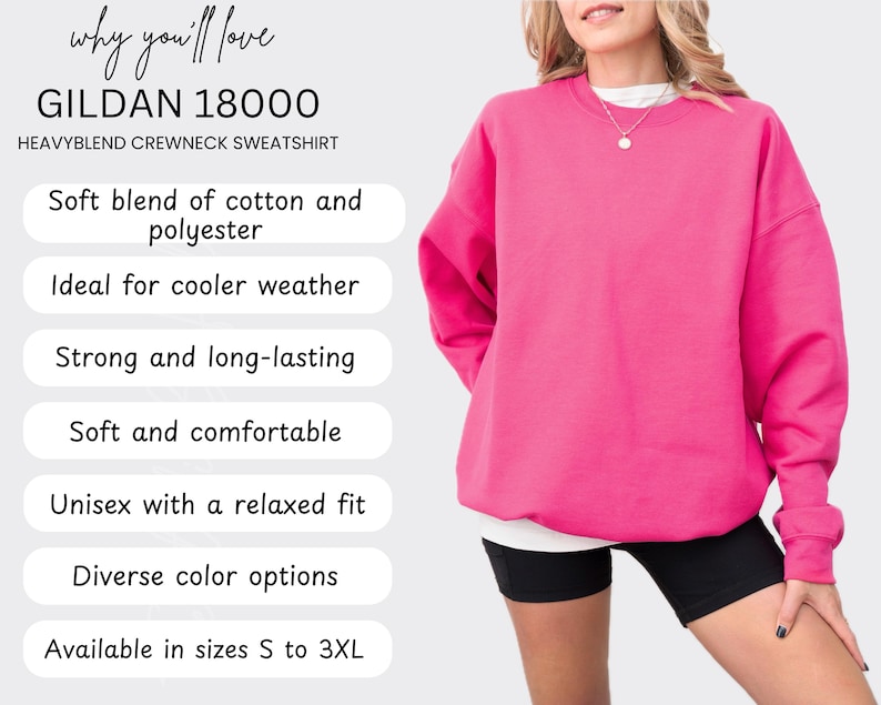 Puede incluir: Una sudadera de cuello redondo rosa brillante Gildan 18000. La imagen muestra a una persona que lleva la sudadera, que tiene un ajuste relajado. El texto en el lado izquierdo de la imagen destaca caracter&iacute;sticas como una suave mezcla de algod&oacute;n y poli&eacute;ster y tallas unisex.