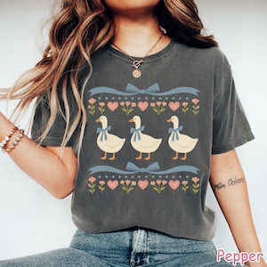 Comfort Colors® Vintage 80s Goose Shirt Retro Blue Ribbon Goose Tee Funny Goose Shirt for Women Farm Animal Aesthetic Tee Cottagecore Shirt