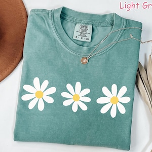 Comfort Colors® Daisy Shirt, Cute Floral Graphic Tee, Wildflower Shirt, Cottagecore Shirt, Boho Floral Summer Shirt, Retro Daisy Women Shirt