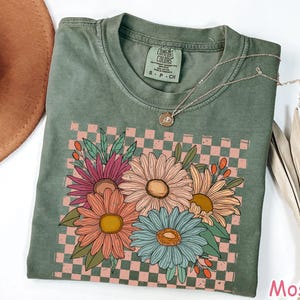 Comfort Colors® Vintage Floral Shirt, Retro Checkered Flowers Shirt, Womens Graphic Tee, Boho Wildflowers Cottagecore Shirt, Gift For Women image 4