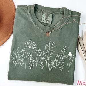 Comfort Colors® Wildflower Shirt, Floral Cottagecore Shirt, Botanical Graphic Tee, Womens Flower Shirt, Nature Shirt, Wild Flower Tee