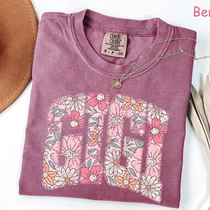 Comfort Colors® Floral Gigi Shirt, Cute Grandmother Shirt, Trendy Spring Gigi Tee, Gigi Gifts, Mothers Day Gift for Grandma New Grandma Gift